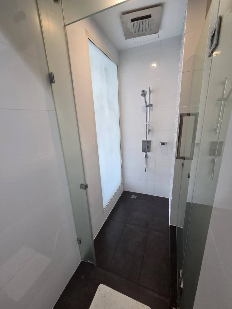 For rent A Space ID Asoke-Ratchada, clean room, good feng shui, comes with a large bed, very comfortable to sleep on, don't miss out on booking.