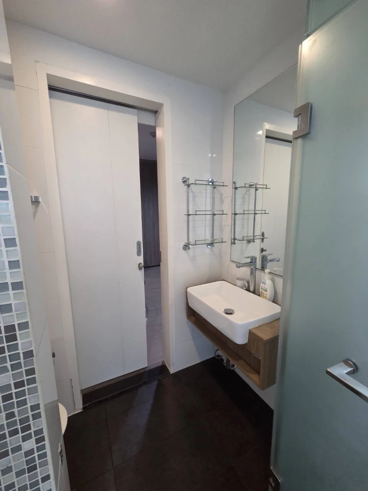 For rent A Space ID Asoke-Ratchada, clean room, good feng shui, comes with a large bed, very comfortable to sleep on, don't miss out on booking.