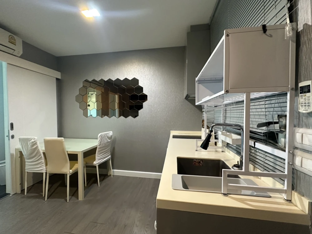 For rent: A space ID Asoke-Ratchada. The room has plenty of usable space. Comfortable living. The whole room is wallpapered. Interested? Reserve now!