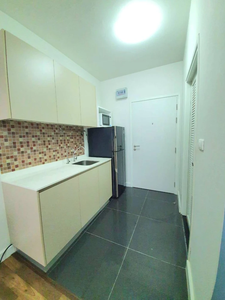 ให้เช่า a Space ME Sukhumvit 77 1 ห้องนอน 1 ห้องน้ำ เฟอร์นิเจอร์ครบครัน มองเห็นวิวสระว่ายน้ำ จองเลย