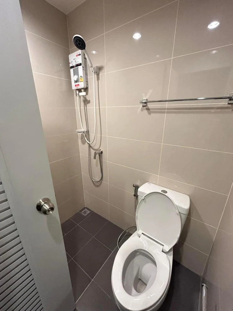 For rent: A Space Mega 2, 11th floor, fully furnished, with electrical appliances. Reserve now, urgently.