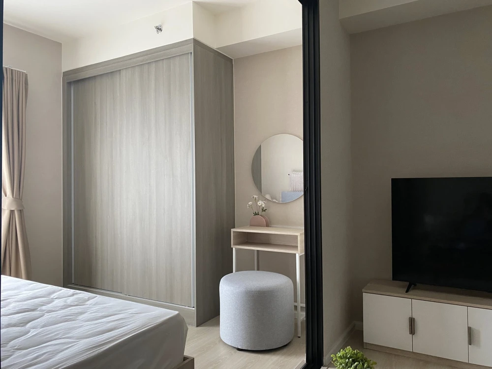 For rent: A Space Mega 2, 15th floor, fully furnished, nice to live in. If interested, hurry and reserve now. Don't miss out. Urgent!