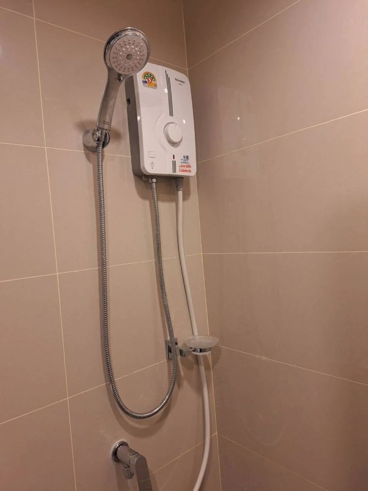 For rent: A Space Mega 2, spacious room with lots of usable space, 14th floor, fully furnished. Good like this, hurry and reserve now!