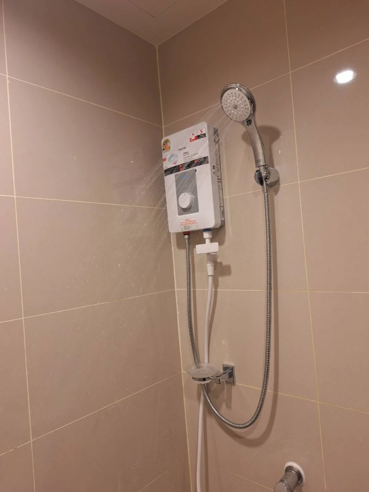 For rent: A Space Mega 2, spacious room with lots of usable space, 14th floor, fully furnished. Good like this, hurry and reserve now!