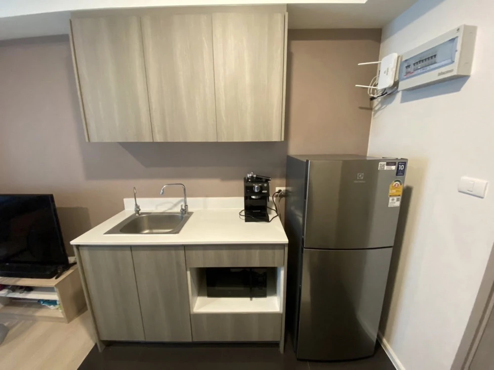 For rent: A space Mega, a nice room, good location, comes with complete furniture and electrical appliances, just bring your bags and move in.