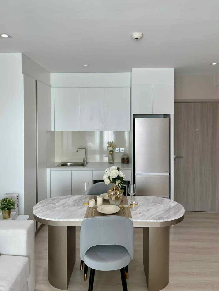 For rent: A space mega, ready to move in, fully furnished, hurry and book now!
