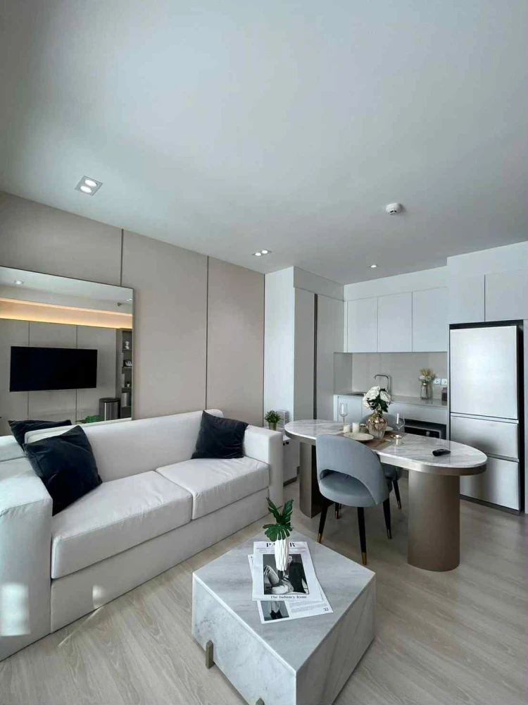For rent: A space mega, ready to move in, fully furnished, hurry and book now!