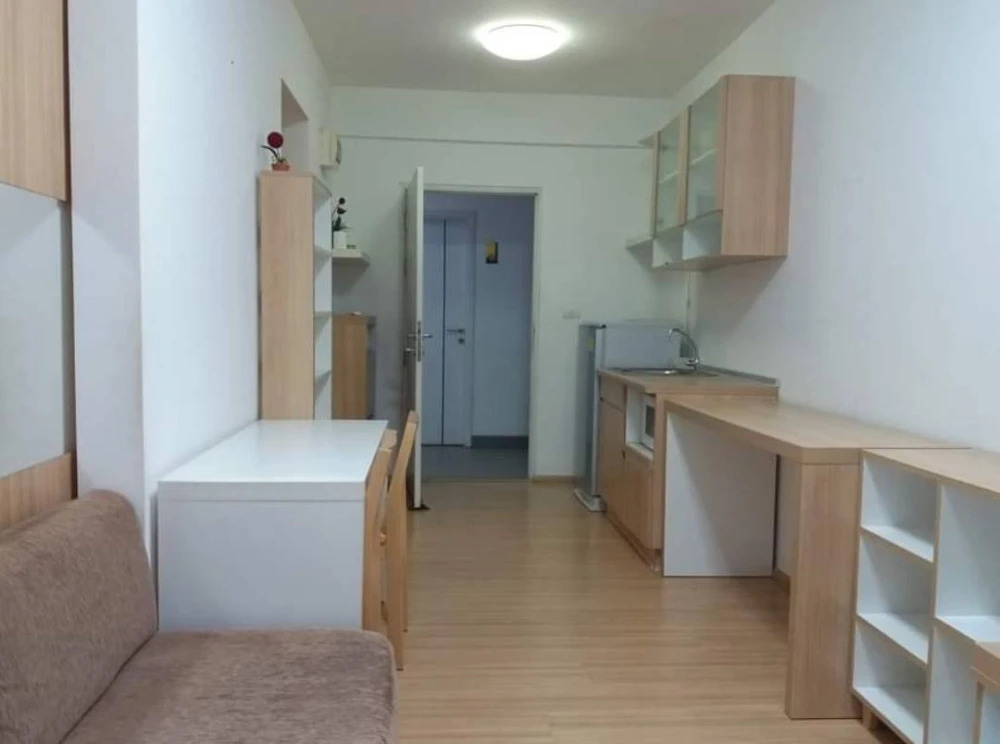For rent: A Space Play Ratchada - Sutthisan, pool-side unit on the 5th floor. Spacious and comfortable. Book now to secure your unit!