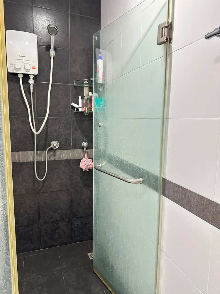 For rent: A Space Sukhumvit 77. Spacious room at an amazing price. Garden view, cool room, large balcony. Don't miss out!