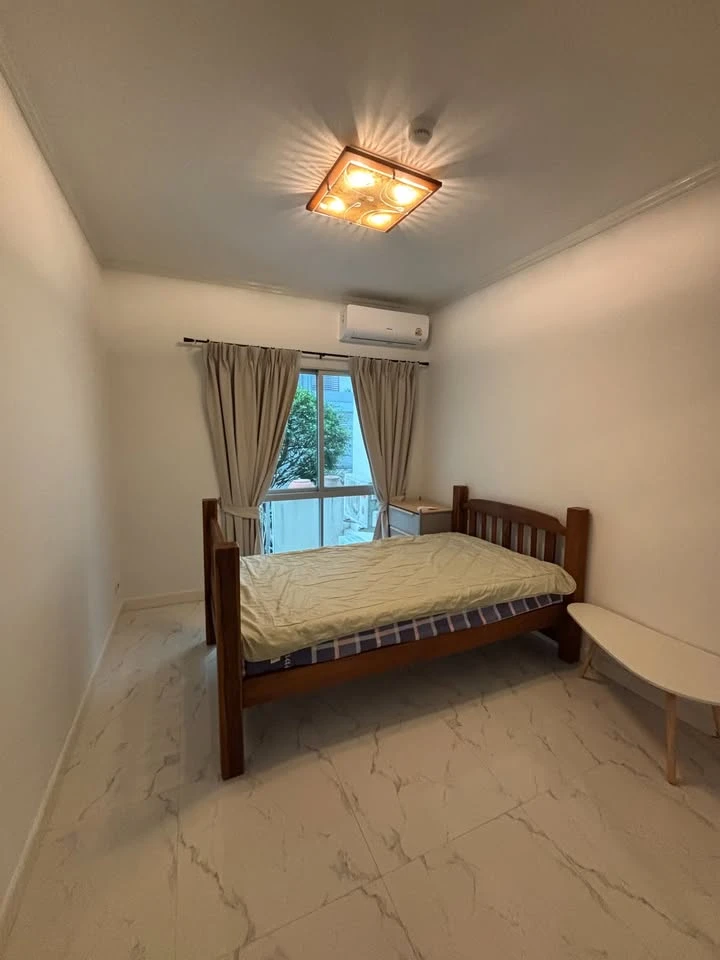 ให้เช่า A space อโศก-รัชดา ชั้นล่าง (Ground Floor) มีประตูออกสู่ระเบียงและสวนส่วนตัว อยู่ใกล้สระว่ายน้ำ 50 เมตร จองเลย