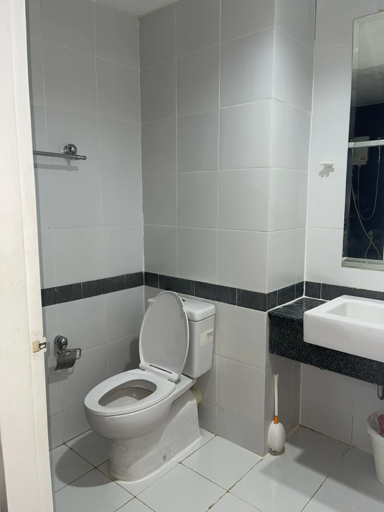 For rent: A Space Asoke-Ratchada, Building E, 4th floor, garden side room, fully functional decoration, don't miss it.