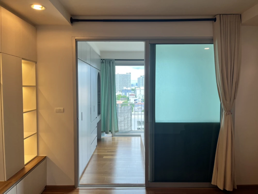 For rent: Abstracts Phahonyothin Park, furnished room, ready to move in, complete with furniture and electrical appliances. Come and reserve now.