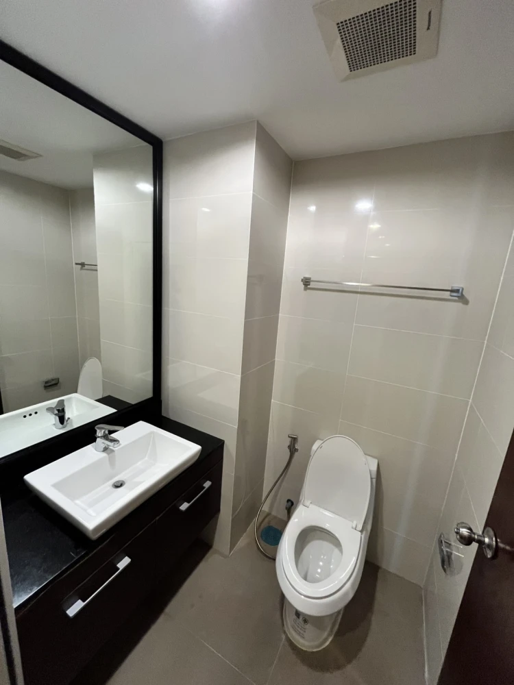 For rent: Abstracts Phahonyothin Park, furnished room, ready to move in, complete with furniture and electrical appliances. Come and reserve now.