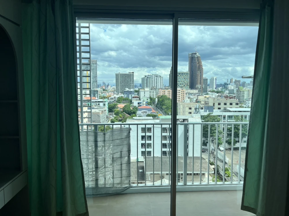 For rent: Abstracts Phahonyothin Park, furnished room, ready to move in, complete with furniture and electrical appliances. Come and reserve now.