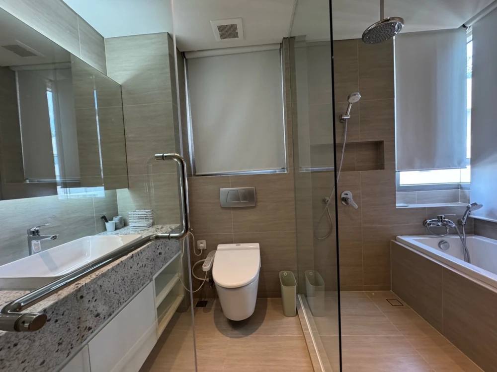 For rent: AEQUA Sukhumvit 49. Spacious and comfortable room, fully furnished. Book now!