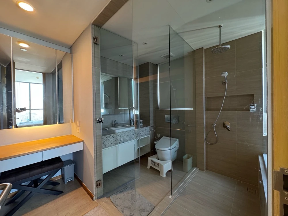 For rent: AEQUA Sukhumvit 49. Spacious and comfortable room, fully furnished. Book now!