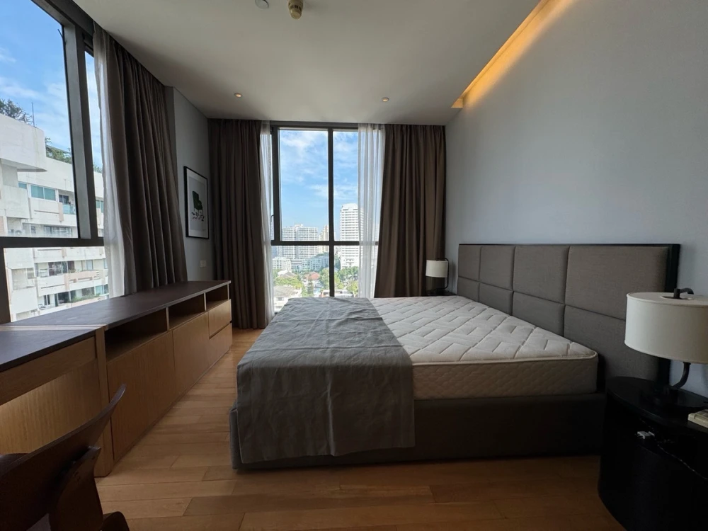 For rent: AEQUA Sukhumvit 49. Spacious and comfortable room, fully furnished. Book now!