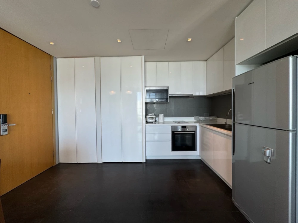 For rent: AEQUA Sukhumvit 49. Spacious and comfortable room, fully furnished. Book now!