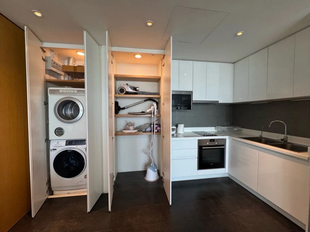 For rent: AEQUA Sukhumvit 49. Spacious and comfortable room, fully furnished. Book now!