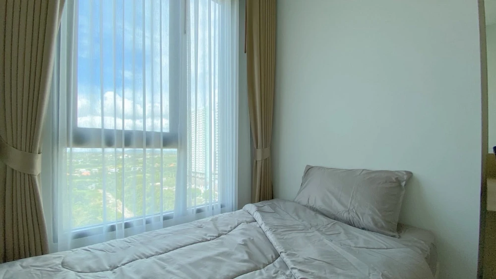 Aeras Condo for rent, corner unit offering privacy, spacious living area, and stunning sea views. You won't want to miss this!