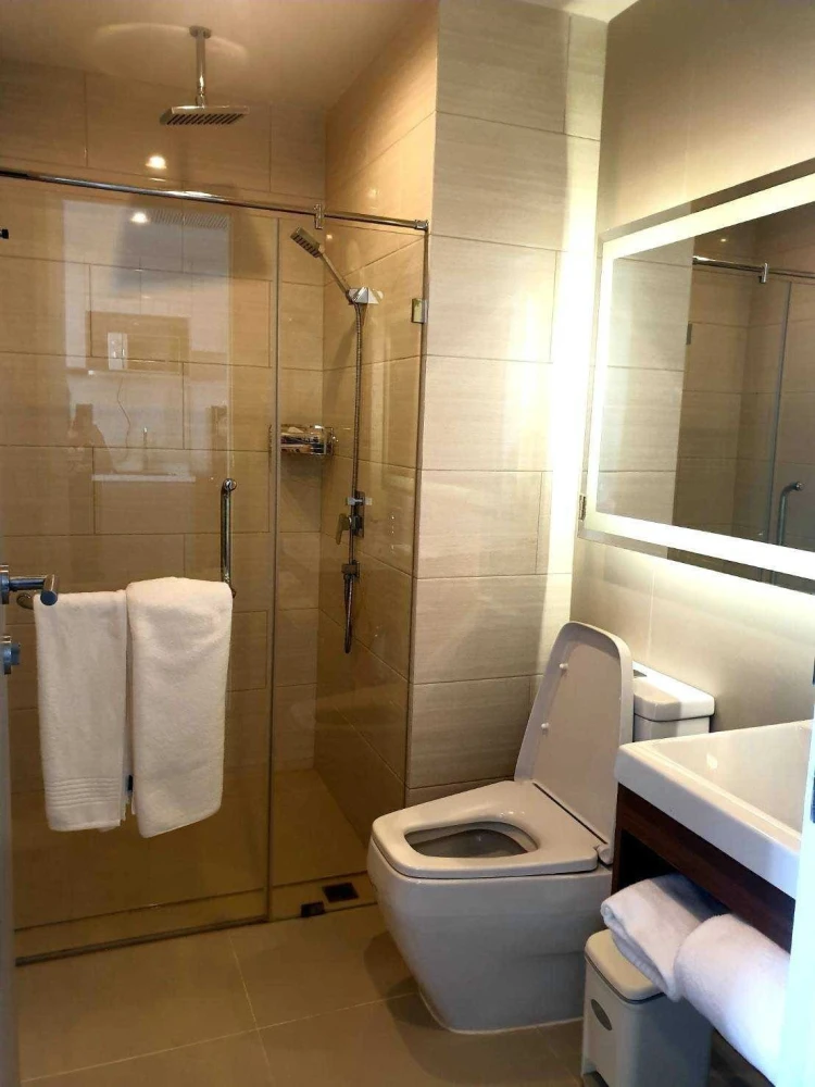 Aeras Condo for rent. Beautifully decorated unit with full furnishings in a great location. Just bring your suitcase and move in!