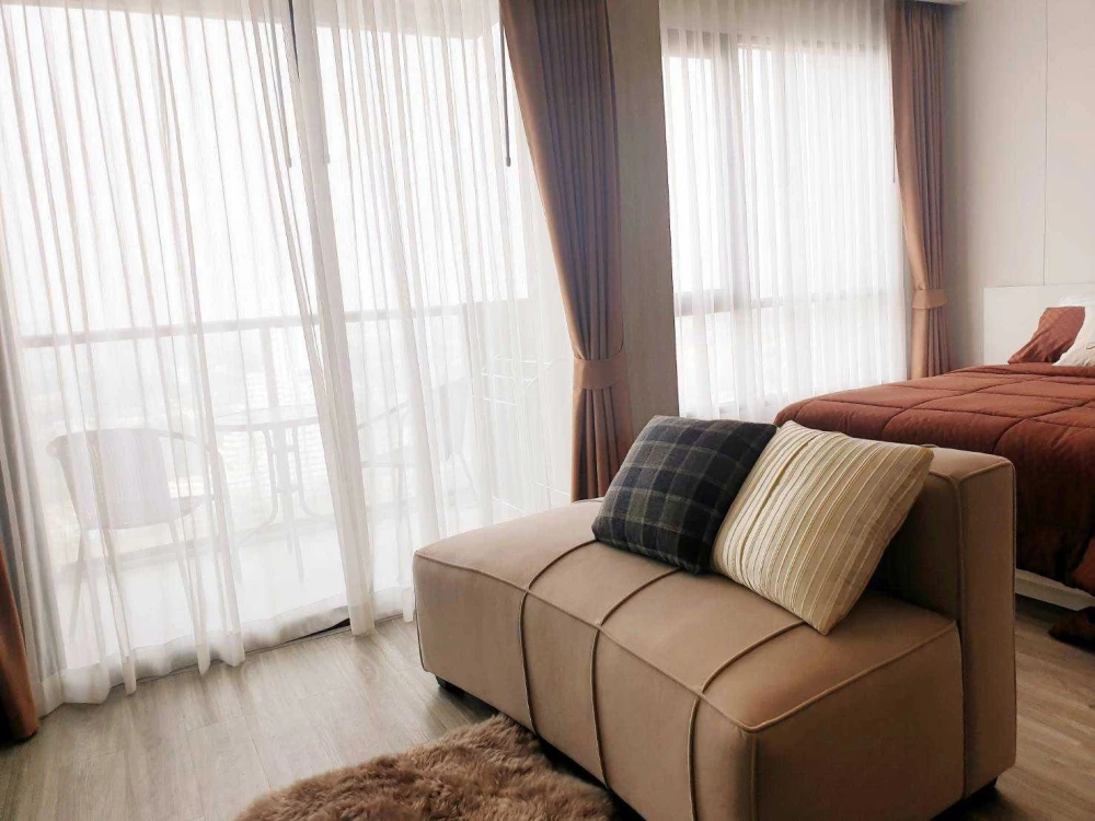 Aeras Condo for rent. Beautifully decorated unit with full furnishings in a great location. Just bring your suitcase and move in!