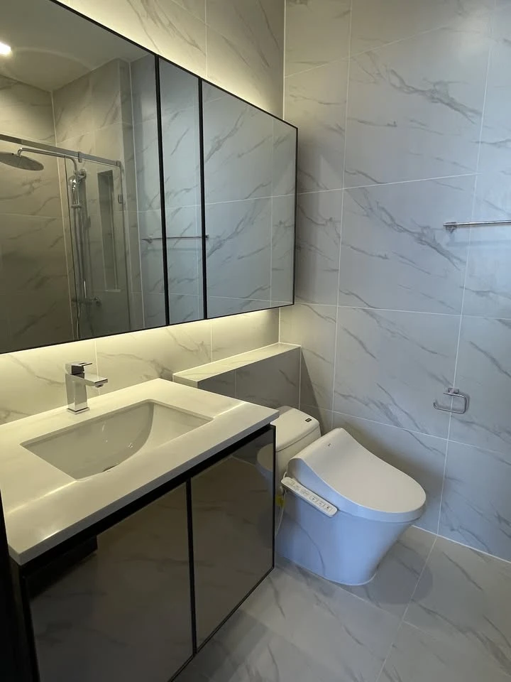 For rent or sell: AESTIQ Thonglor, 1 bedroom, 1 bathroom. Coordinated interior design and fully furnished. Book now!