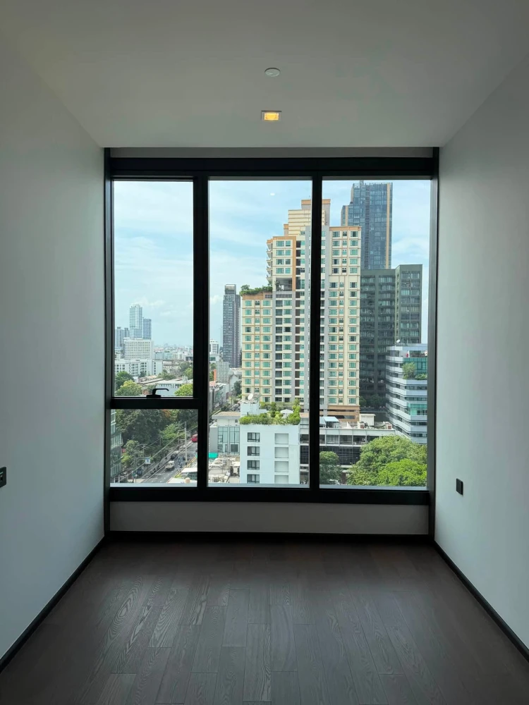 Pet-friendly apartment for rent with private lift. Spacious room, perfect for animal lovers.