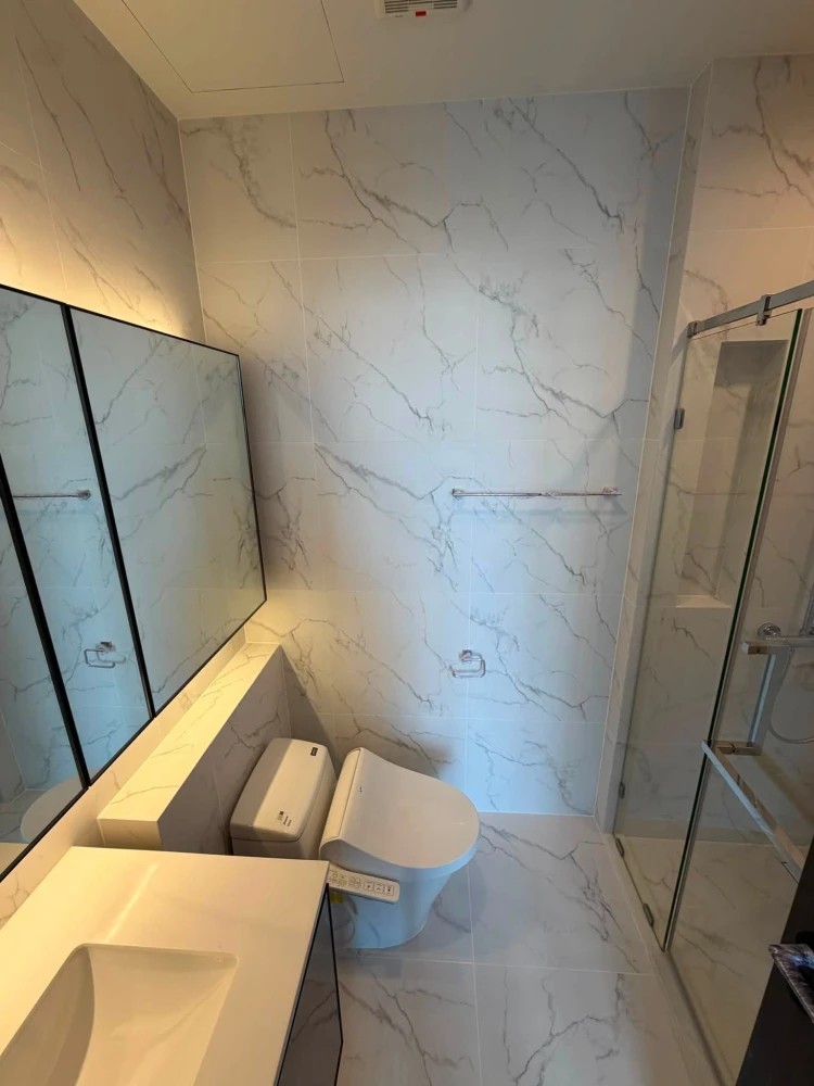 Pet-friendly apartment for rent with private lift. Spacious room, perfect for animal lovers.