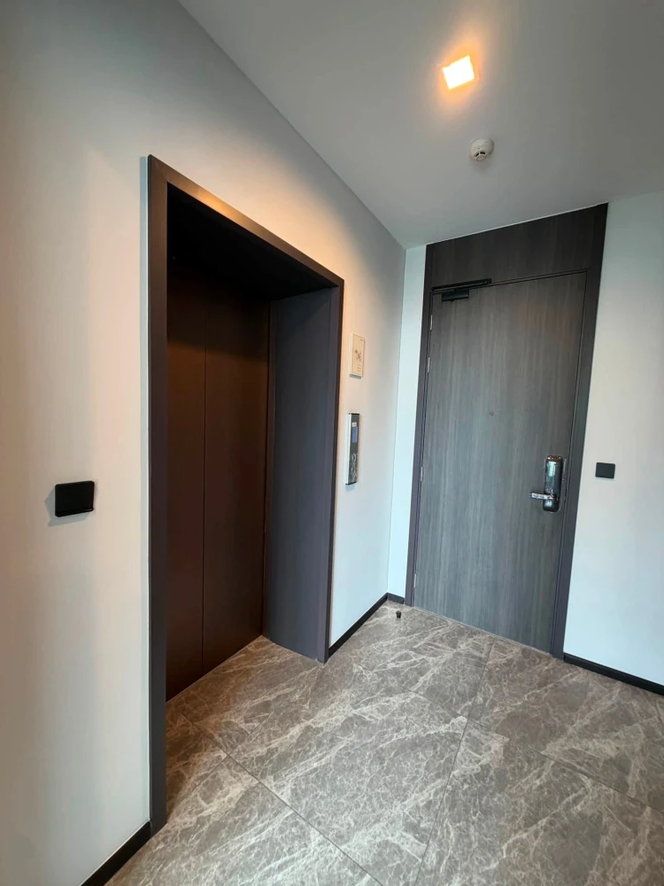 Pet-friendly apartment for rent with private lift. Spacious room, perfect for animal lovers.