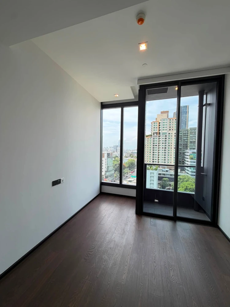Pet-friendly apartment for rent with private lift. Spacious room, perfect for animal lovers.