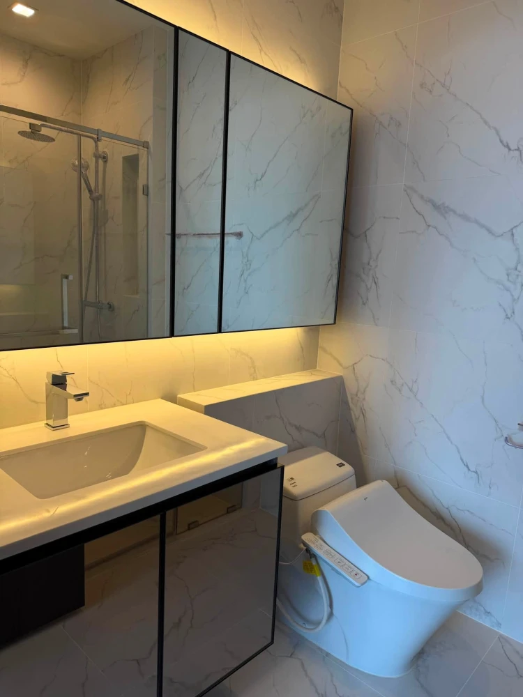Pet-friendly apartment for rent with private lift. Spacious room, perfect for animal lovers.