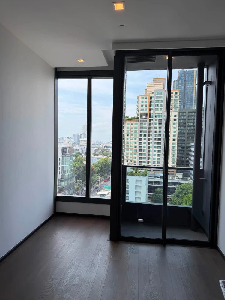Pet-friendly apartment for rent with private lift. Spacious room, perfect for animal lovers.