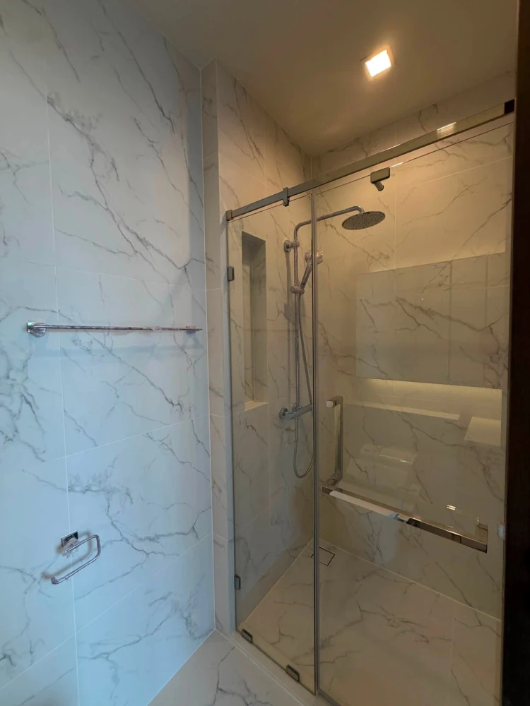 Pet-friendly apartment for rent with private lift. Spacious room, perfect for animal lovers.