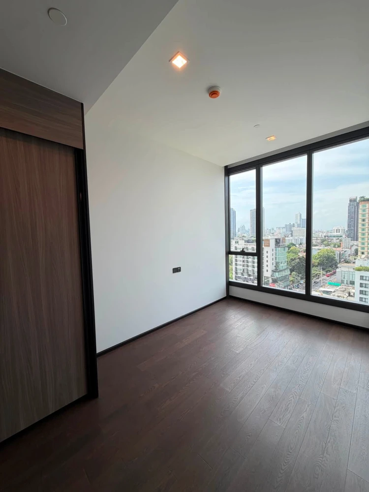 Pet-friendly apartment for rent with private lift. Spacious room, perfect for animal lovers.