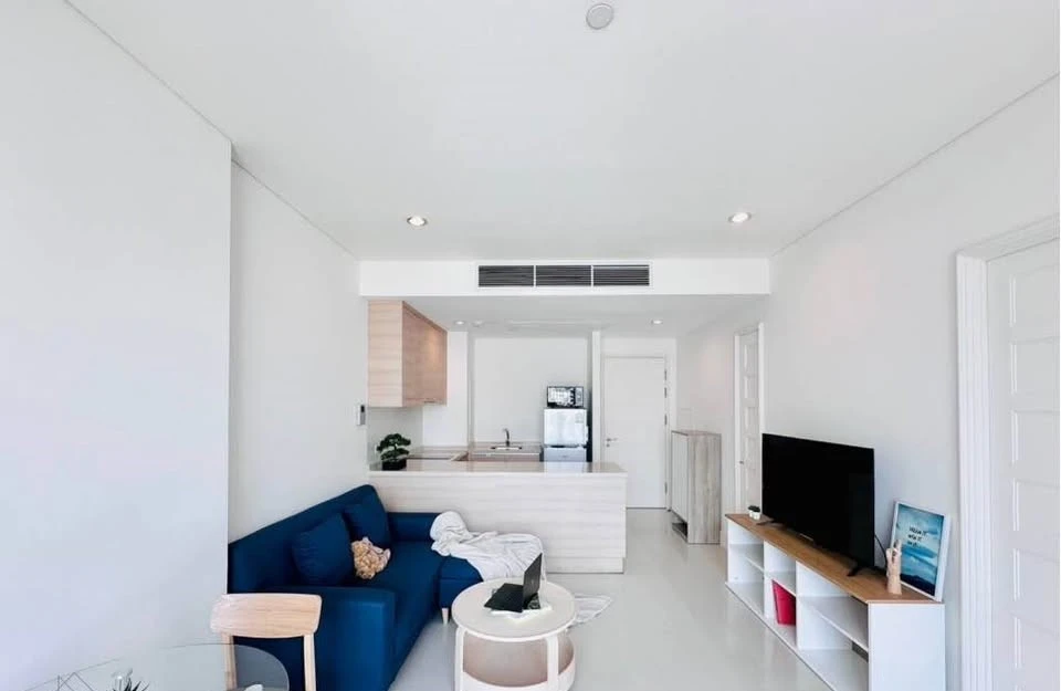 For rent: Aguston Sukhumvit 22, 1 bedroom, 1 bathroom, decorated in a controlled tone, comes with complete furniture, don't miss it.