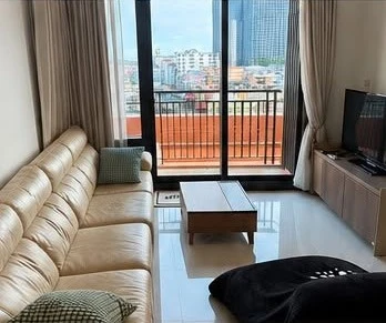 For rent: AGUSTON SUKHUMVIT 22, a spacious and bright 1-bedroom condo in the heart of Sukhumvit. Pet-friendly!