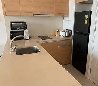 For rent: AGUSTON SUKHUMVIT 22, a spacious and bright 1-bedroom condo in the heart of Sukhumvit. Pet-friendly!