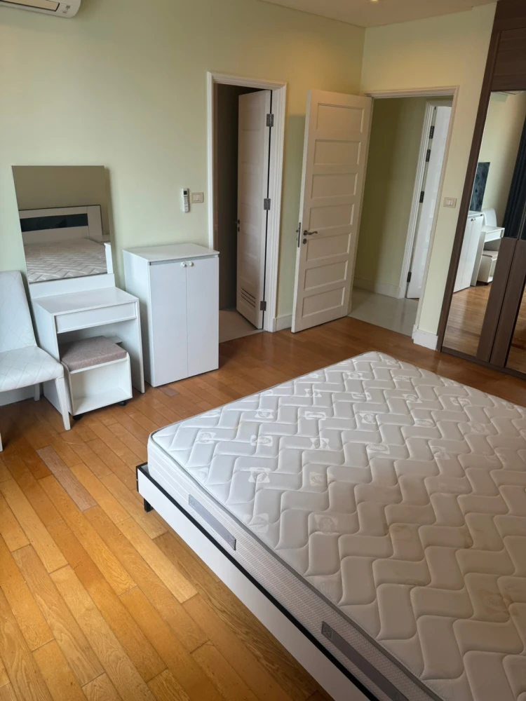 For rent: Aguston Sukhumvit 22, 22nd floor, fully furnished unit. Very livable. Book now! (Quickly!)