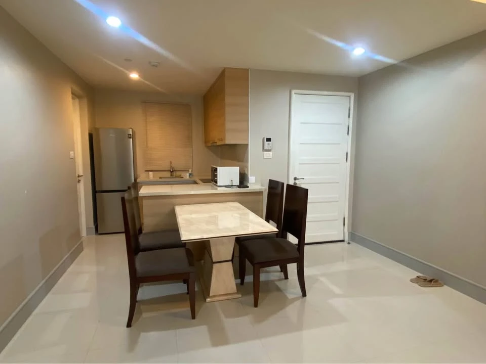 For rent: Aguston Sukhumvit 22, 2 bedrooms, 2 bathrooms, very spacious, comfortable, not cramped, book now.