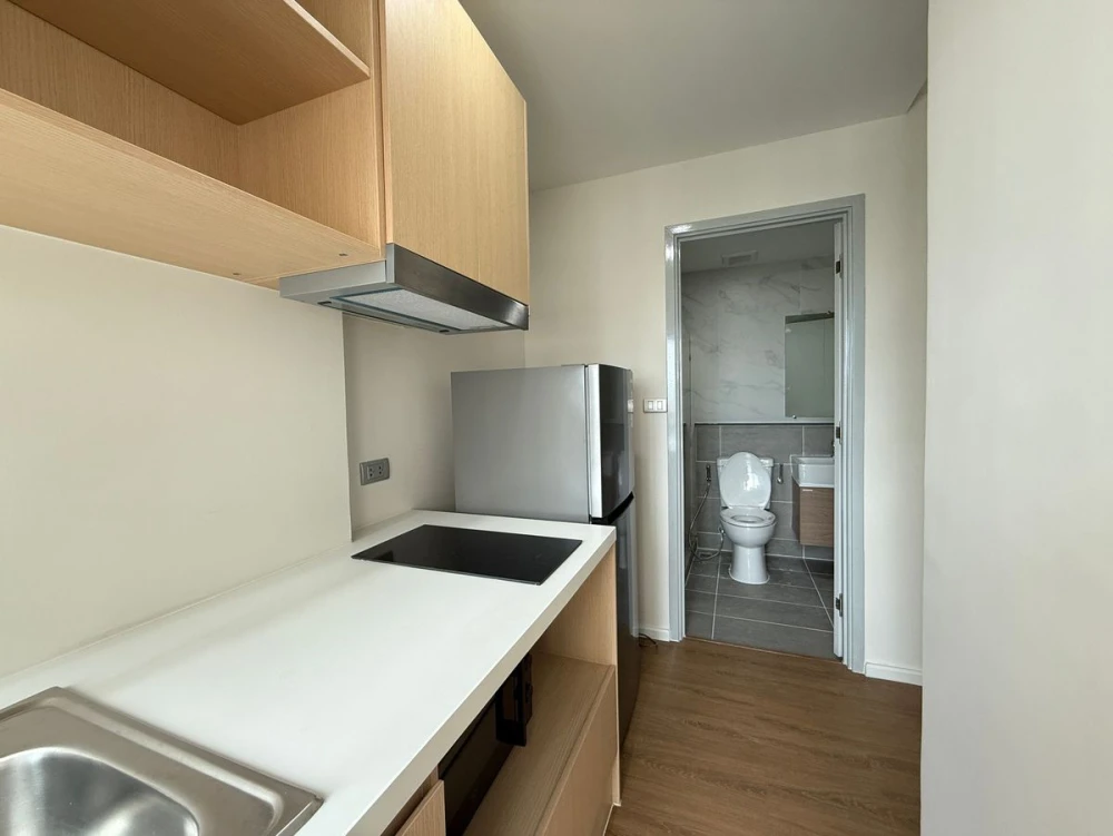 For rent: Alive Sukhumvit 76, 7th floor, nice room, fully furnished, reserve now.