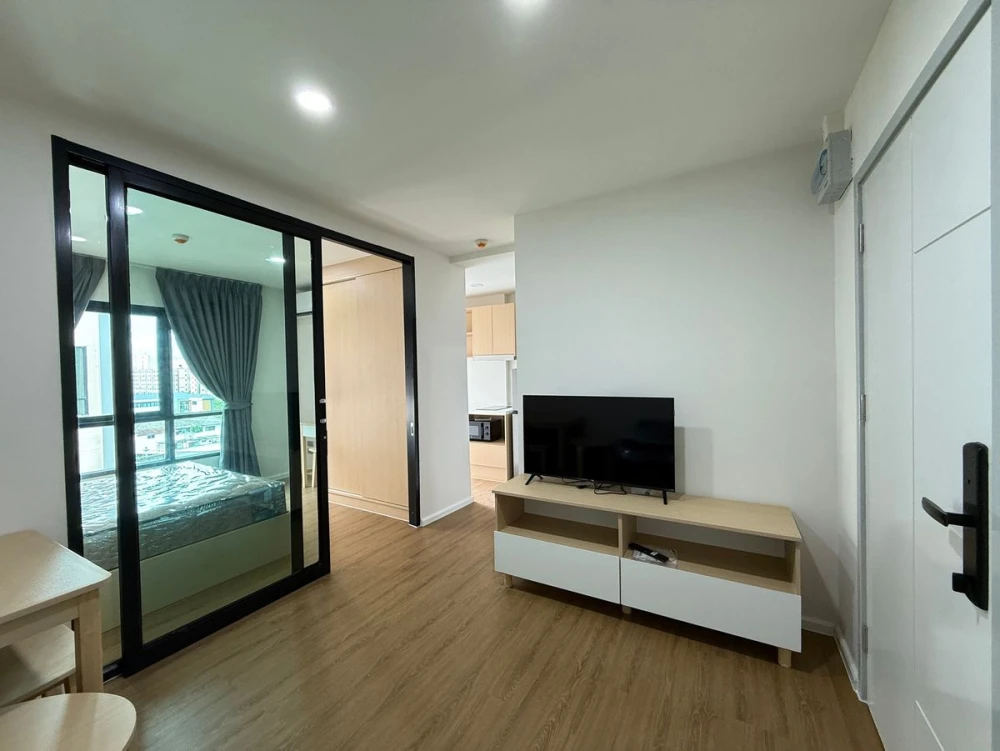 For rent: Alive Sukhumvit 76, 7th floor, nice room, fully furnished, reserve now.