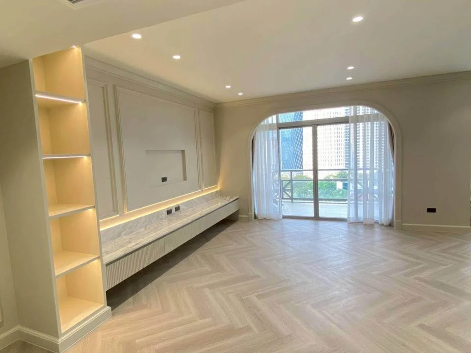 For rent: All Seasons Mansion, 3 bedrooms, 3 bathrooms, very spacious. Book now before it's gone!