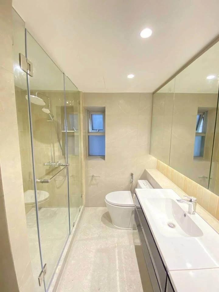 For rent: All Seasons Mansion, 3 bedrooms, 3 bathrooms, very spacious. Book now before it's gone!