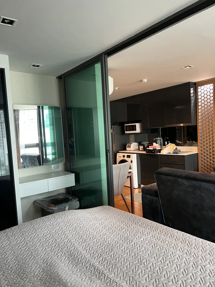 For rent: Altitude Define, corner unit, less crowded, fully furnished, in a prime location. Book now!