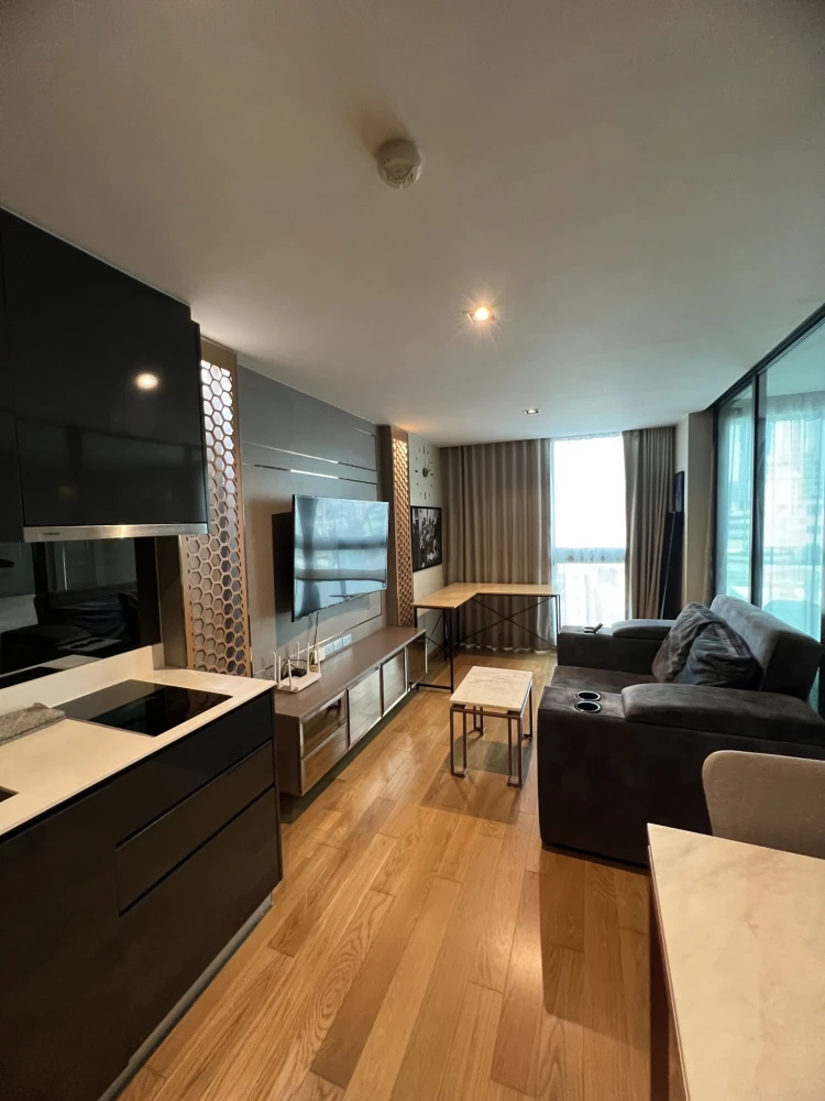 For rent: Altitude Define, corner unit, less crowded, fully furnished, in a prime location. Book now!