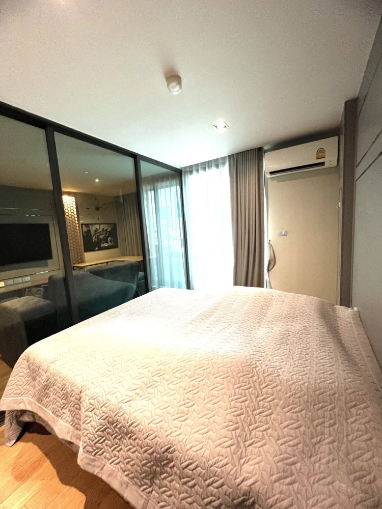 For rent: Altitude Define, corner unit, less crowded, fully furnished, in a prime location. Book now!