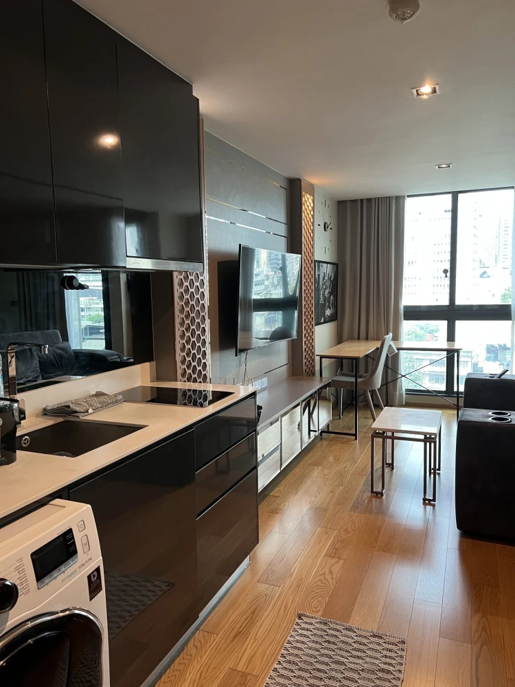 For rent: Altitude Define, corner unit, less crowded, fully furnished, in a prime location. Book now!