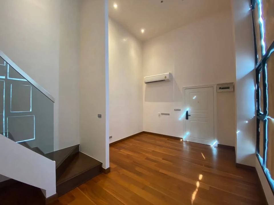 For rent: Altitude Symphony Charoenkrung-Sathorn, 2-storey room type, 3 bedrooms, 2 bathrooms, plenty of usable space, hurry up and grab it!