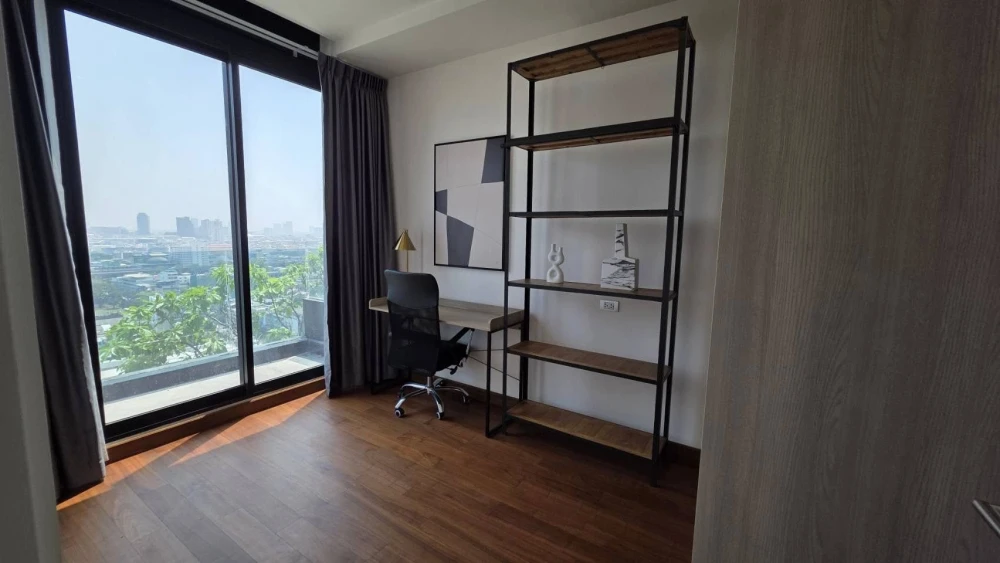 For rent: Altitude Symphony Charoenkrung–Sathorn, high floor unit, spacious and comfortable, fully furnished. Book now!